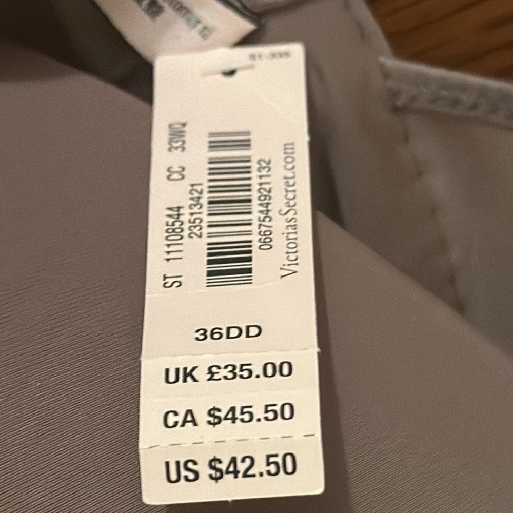 Victoria’s Secret Demi uplift 36DD - Picture 3 of 4